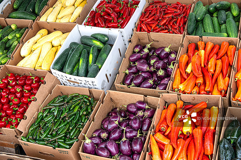 露天市场上的新鲜蔬菜图片素材