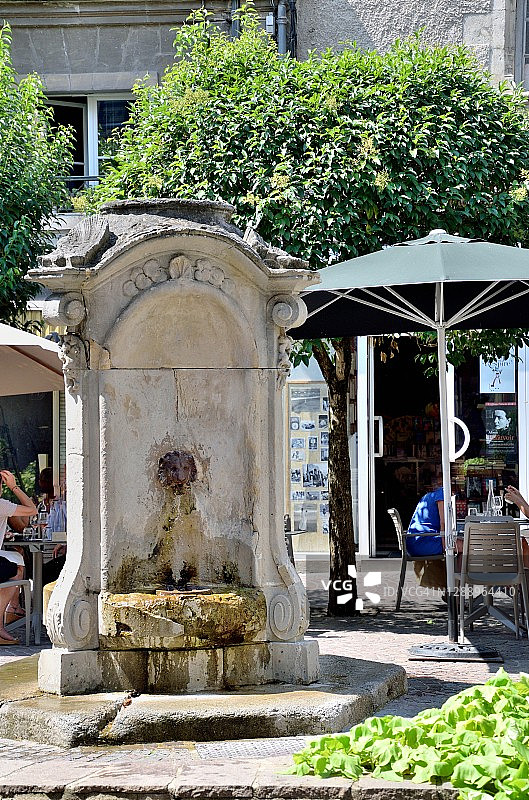 卡斯特尔：佩利松广场的喷泉图片素材