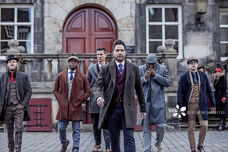 复古城市场景中时尚的日常生活场景图片素材