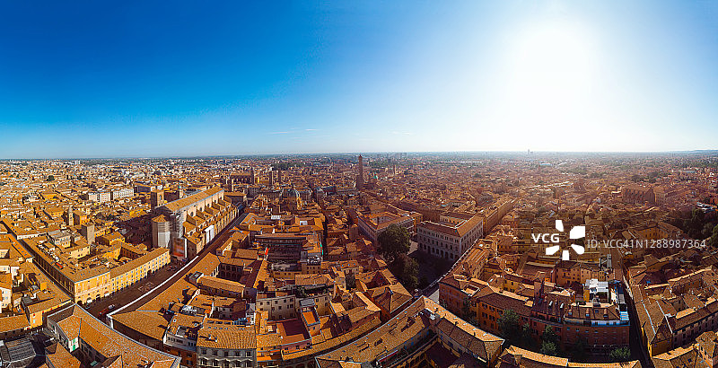 意大利博洛尼亚圣白托略大殿日落鸟瞰图片素材