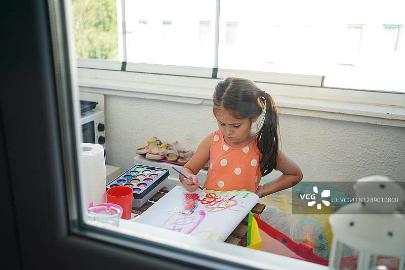 疫情期间培养创造力的新爱好图片素材