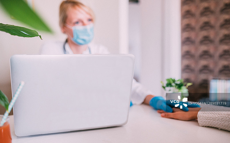 我们会一起渡过难关的图片素材