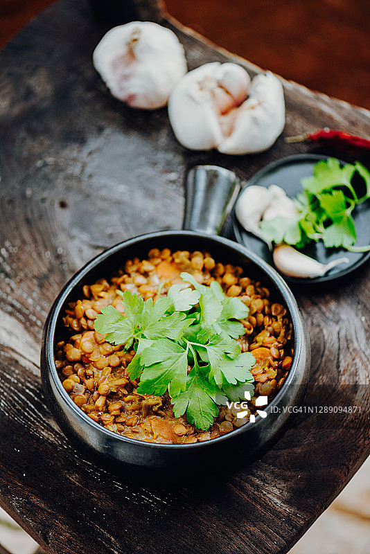 传统印度红扁豆咖喱图片素材