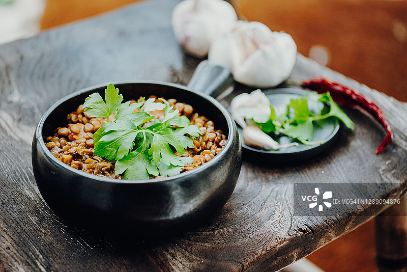 传统印度红扁豆咖喱图片素材