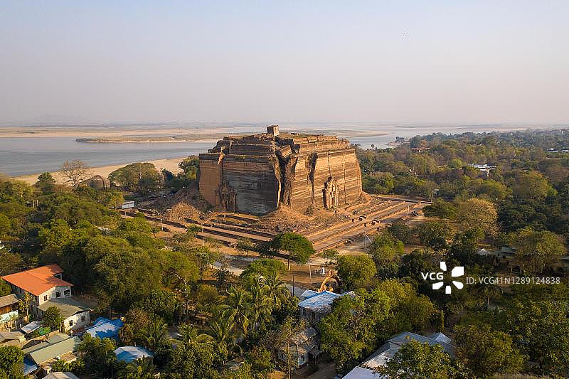 缅甸敏贡佛塔航拍图片素材