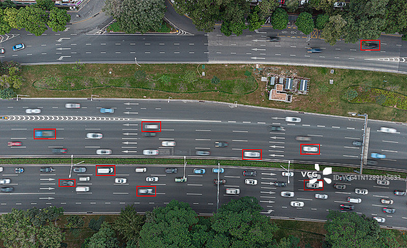 高速公路上的车辆航拍图片素材