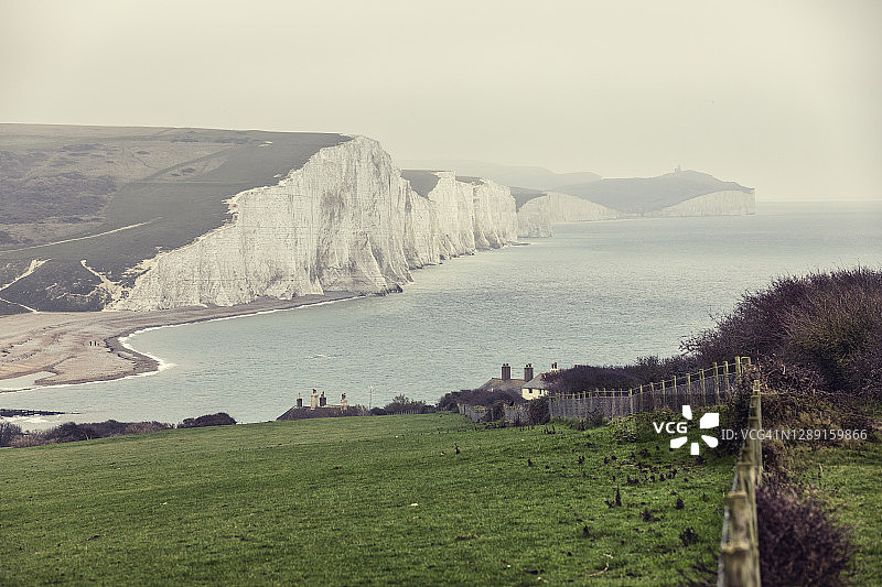 英国东萨塞克斯郡锡福德海岬的七姐妹岩，位于英吉利海峡旁图片素材