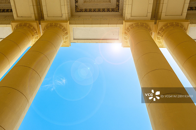 古巴圣克拉拉何塞·马蒂公共图书馆的新古典主义建筑图片素材