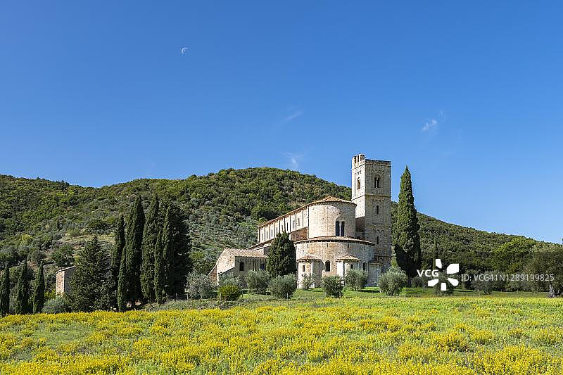 意大利托斯卡纳锡耶纳省圣安蒂莫修道院图片素材