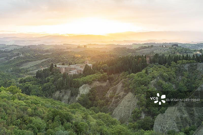 意大利托斯卡纳蒙特奥利韦托马焦雷修道院图片素材