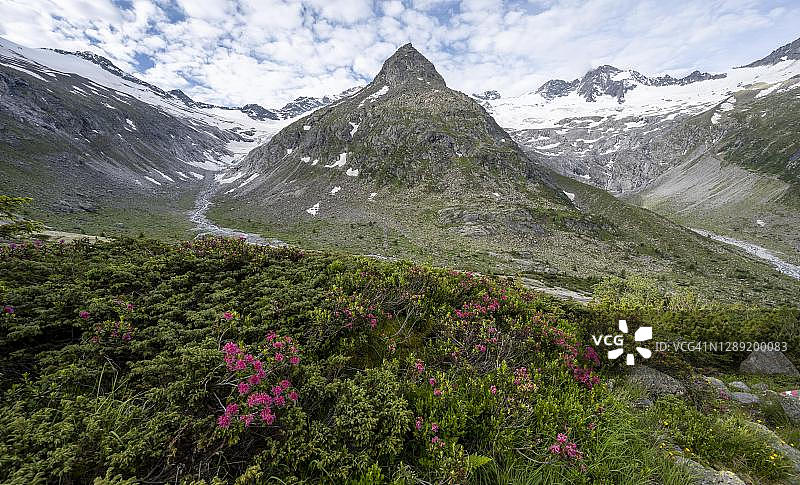 齐勒ertal阿尔卑斯山山脉风光图片素材
