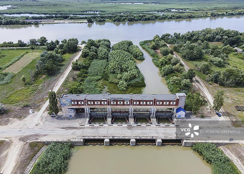 多瑙河-萨西克运河的主闸门，位于乌克兰敖德萨州维尔科夫区多瑙河三角洲图片素材