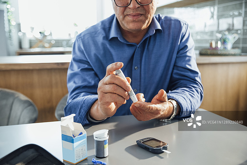 承担慢性疾病的责任图片素材