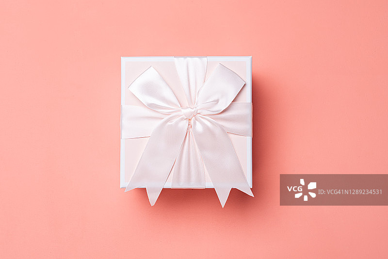 粉色礼品盒图片素材