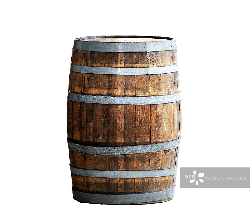 白色背景上孤立的木桶图片素材