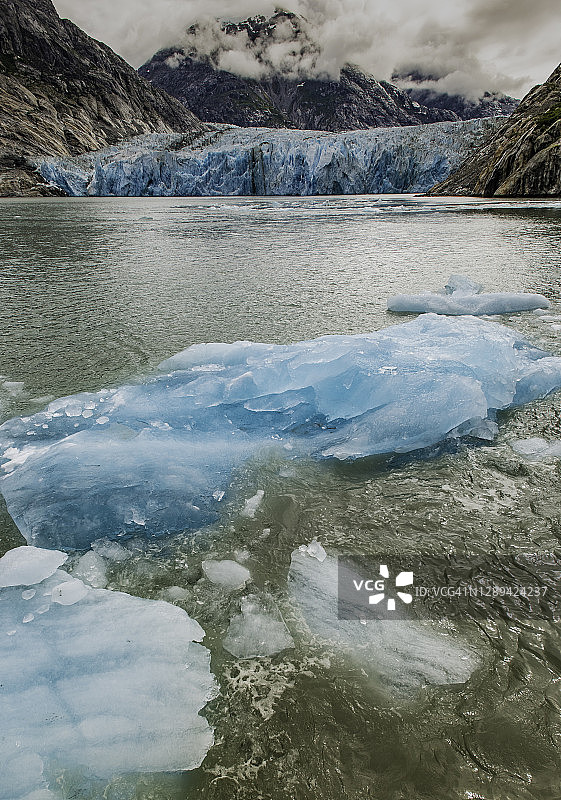 阿拉斯加州东南部的福特恐怖荒野区尽头的道斯冰川，属于通加斯国家森林公园图片素材