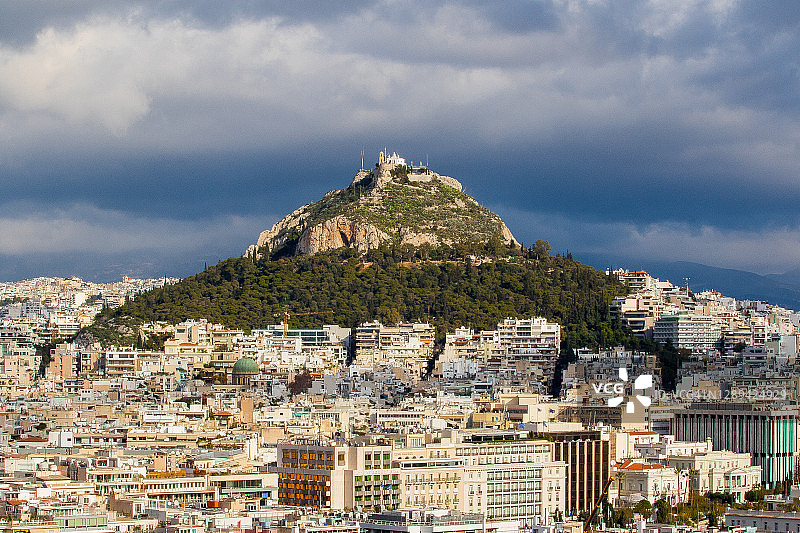 希腊雅典：吕卡维多斯山和城市景观图片素材