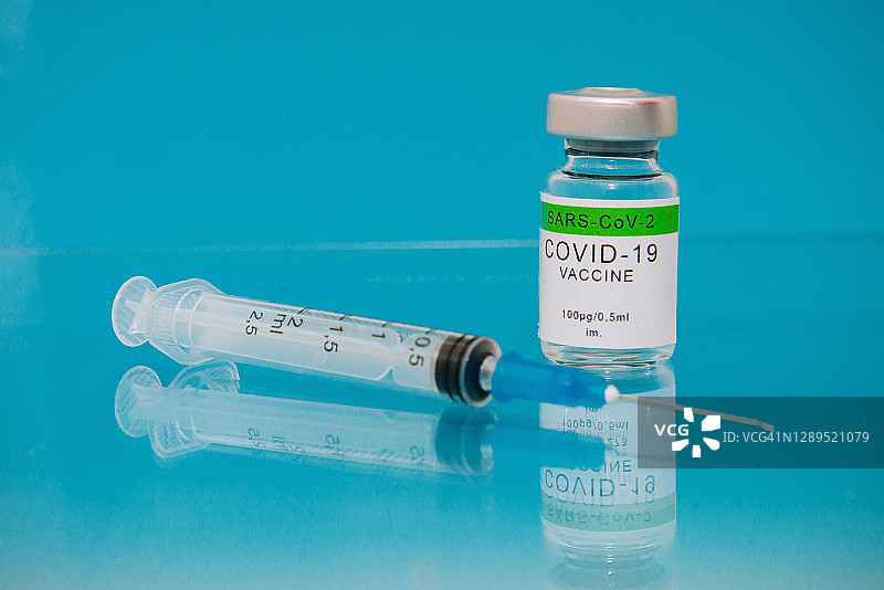 新冠疫苗药瓶与注射器图片素材