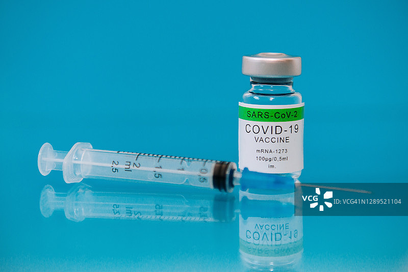 新冠疫苗药瓶与注射器图片素材