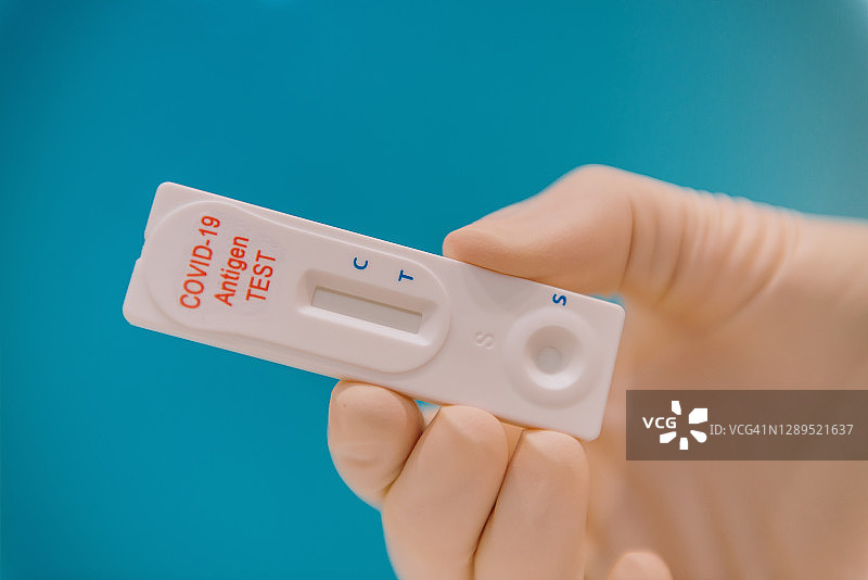 新冠疫苗药瓶与注射器图片素材