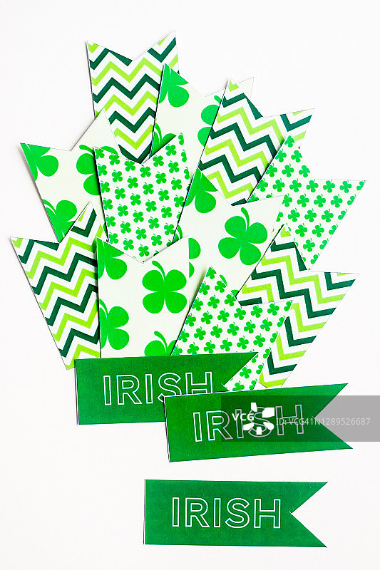 圣帕特里克节海报，俯视图。白色背景。图片素材