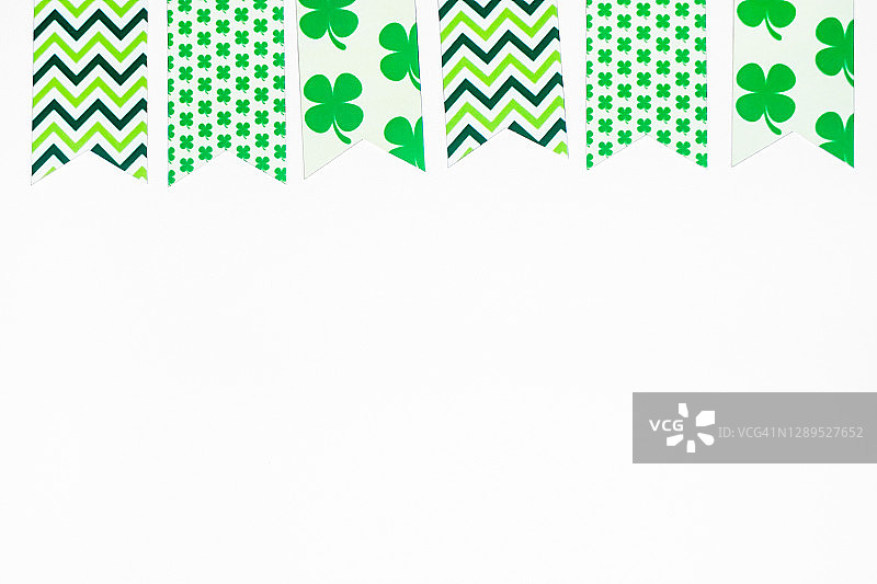 圣帕特里克节海报，俯视图。白色背景。图片素材