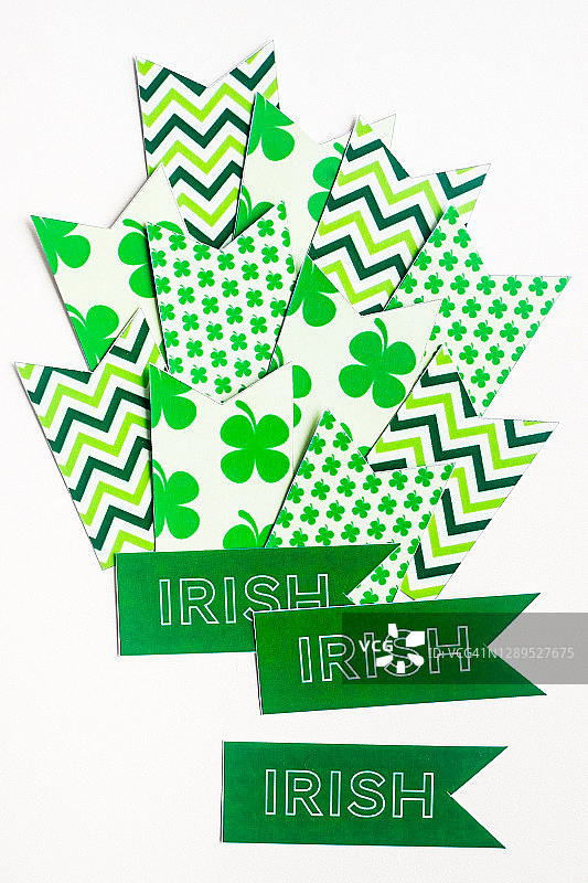 圣帕特里克节海报，俯视图。白色背景。图片素材