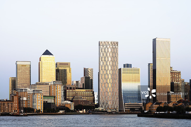 伦敦金丝雀码头黄昏天际线图片素材