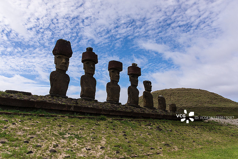 复活节岛阿胡瑙瑙摩艾石像图片素材