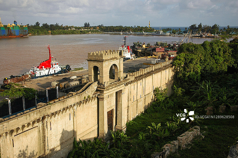 多米尼加共和国圣多明各的奥萨玛堡垒的防御墙图片素材