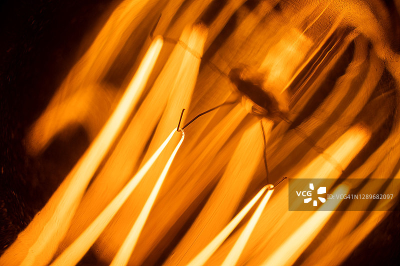 白炽灯特写图片素材