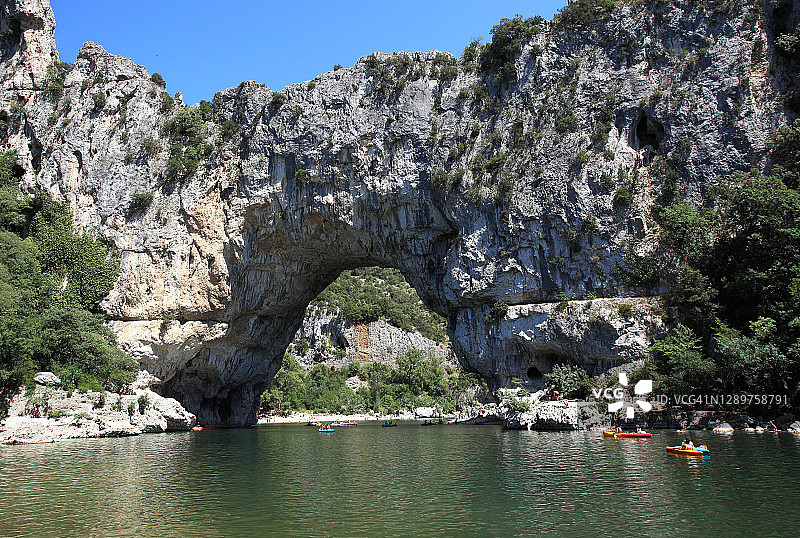阿尔代什河和阿尔克桥（法国阿尔代什省）图片素材