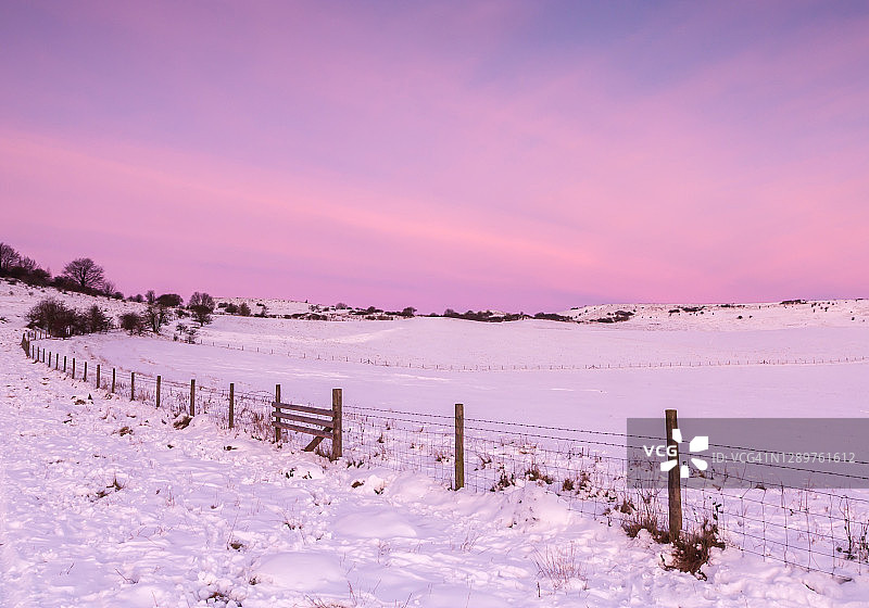 冬季的伊温荷烽火台图片素材