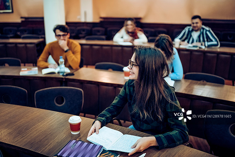 大学氛围图片素材