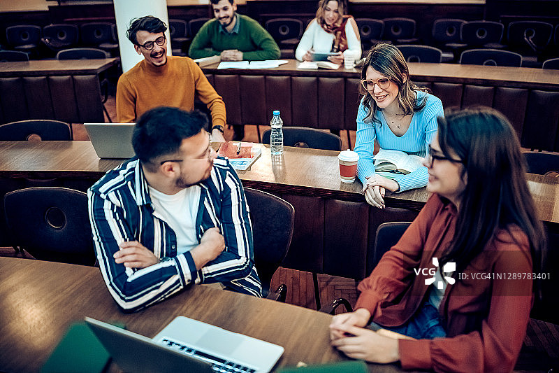 无聊的课堂图片素材