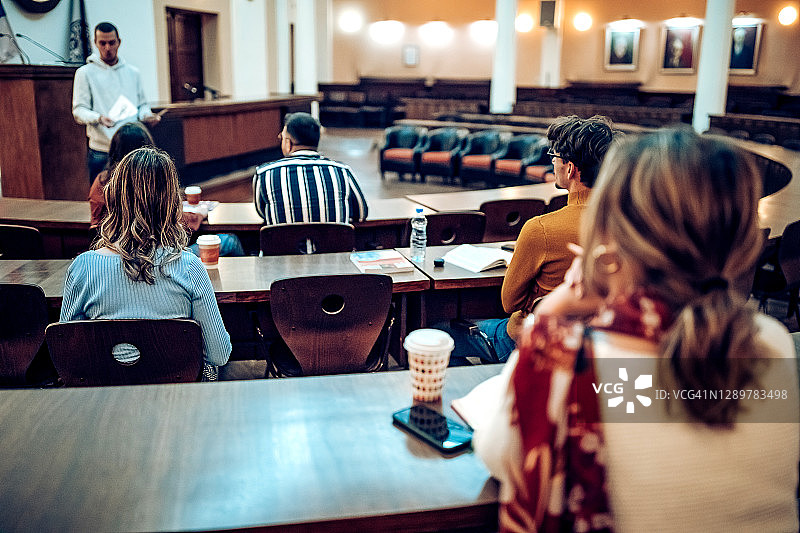 有趣的讨论图片素材