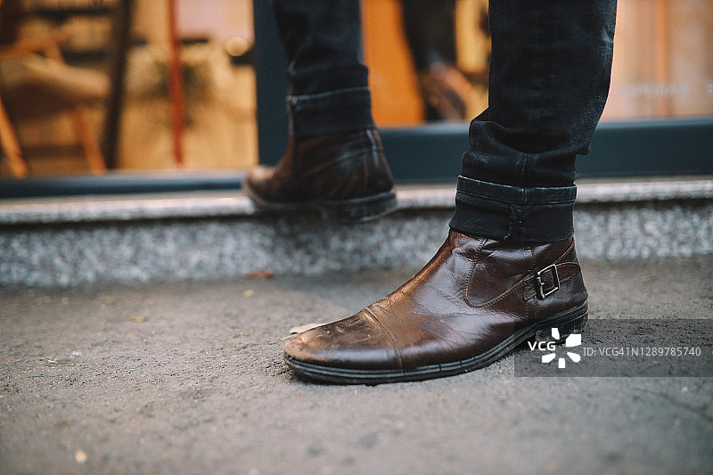 男士复古鞋子特写图片素材