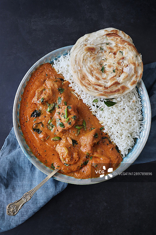黄油鸡块咖喱和米饭图片素材