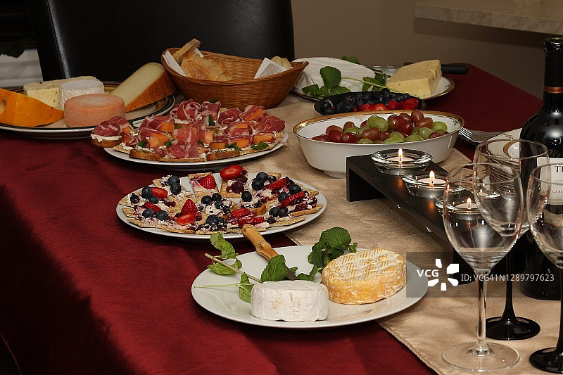 葡萄酒和奶酪派对图片素材