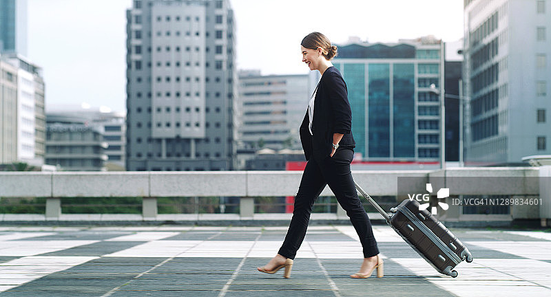 世界充满机遇图片素材