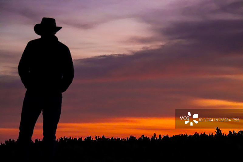 冲浪者山顶的日落景象图片素材