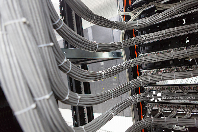 连接到交换机的网线图片素材