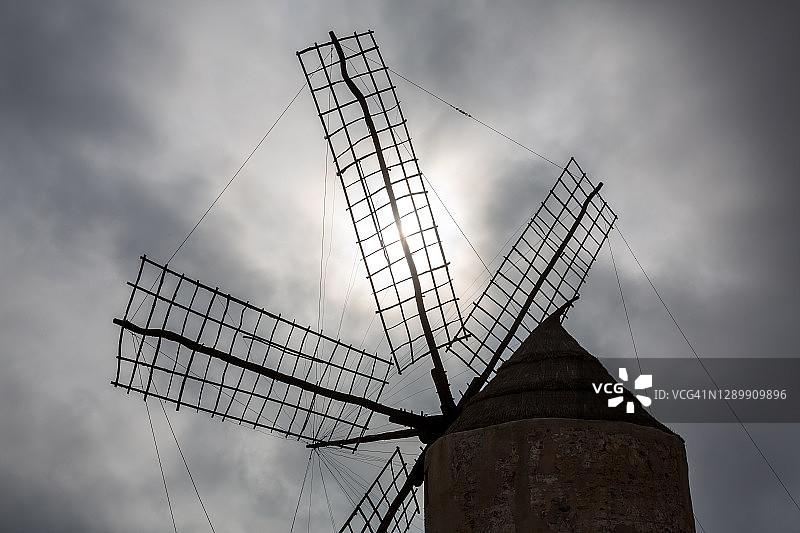 福门特拉岛的传统风车图片素材