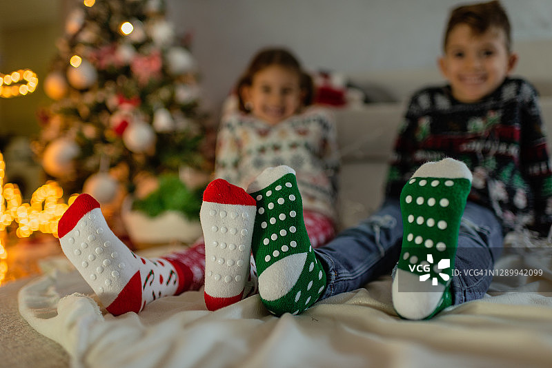 孩子们平安夜快乐图片素材