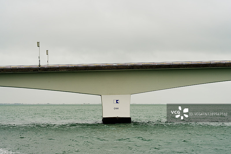 横跨东斯海尔德河的泽兰大桥图片素材