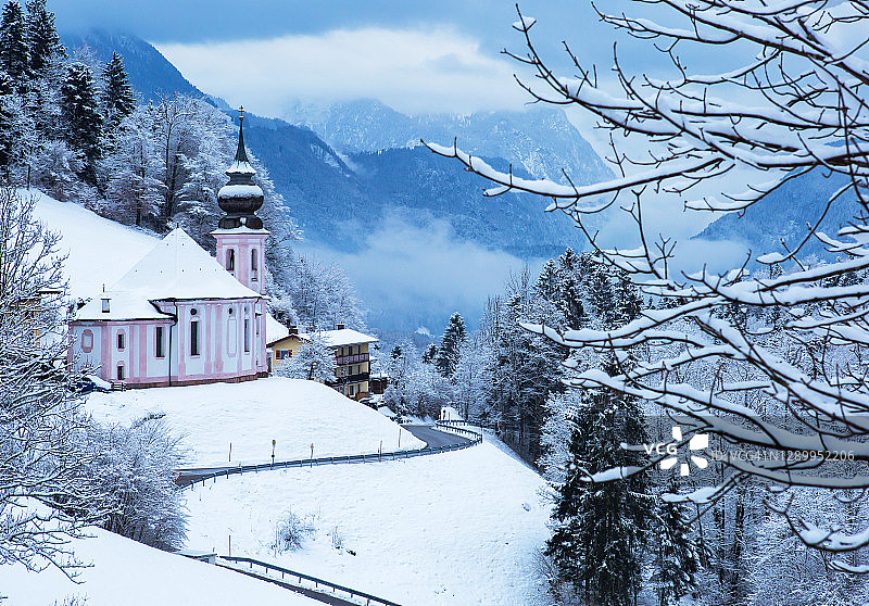 巴伐利亚阿尔卑斯山脉的玛丽亚格恩教堂图片素材