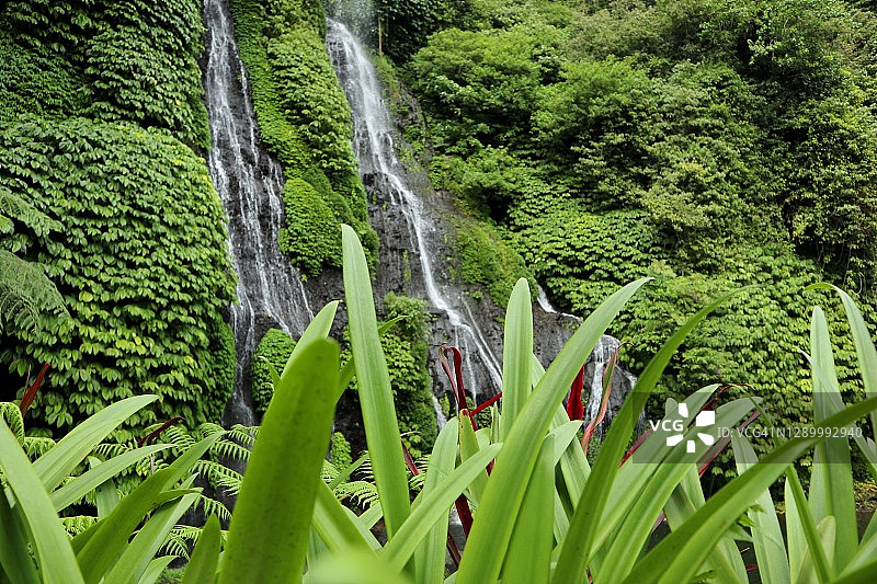 巴纽马拉双瀑布美景图片素材