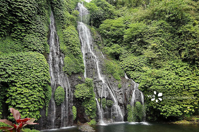 巴纽马拉双瀑布美景图片素材