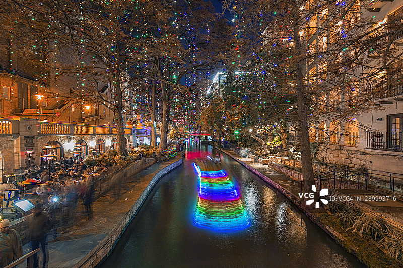 美国德克萨斯州圣安东尼奥河畔圣诞灯饰图片素材
