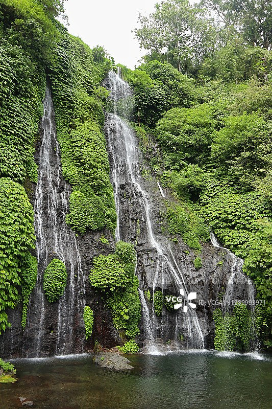 巴纽马拉双瀑布美景图片素材